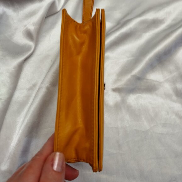 *HOBO International Tan Brown Khaki Camel Leather Wallet Wristlet Crossbody - Picture 5 of 16